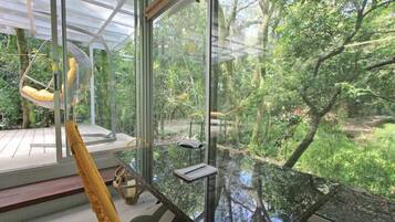 Romantic Studio, 1 Katil Ratu (Queen), Terrace, Garden View | Pemandangan dari bilik