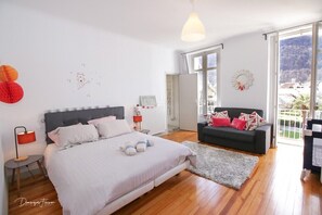 5 bedrooms, iron/ironing board, travel cot, free WiFi