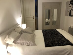 6 chambres, fer et planche à repasser, lit parapluie, Wi-Fi gratuit