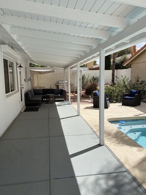 A heated pool - Located in the heart of Scottsdale, with the walking distance to restaurants (Scottsdale)