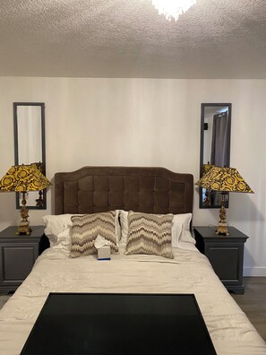 Room - Located in the heart of Scottsdale, with the walking distance to restaurants  (Scottsdale)