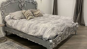 3 Schlafzimmer, Schreibtisch, Bügeleisen/Bügelbrett, Reisekinderbett