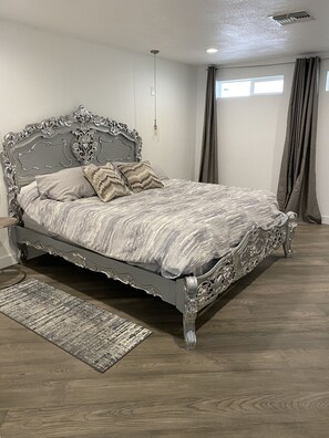 3 bedrooms, desk, iron/ironing board, travel crib - Located in the heart of Scottsdale, with the walking distance to restaurants (Scottsdale)