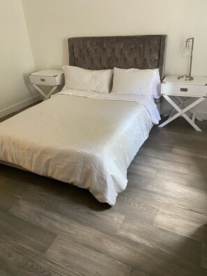 3 bedrooms, desk, iron/ironing board, travel cot