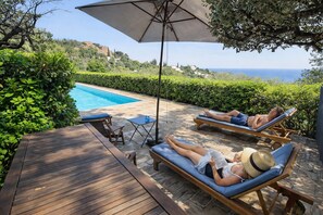 Terrace/patio - nice villa with with pool and seaview (agay)