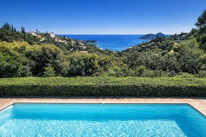 Outdoor pool - nice villa with with pool and seaview (agay)