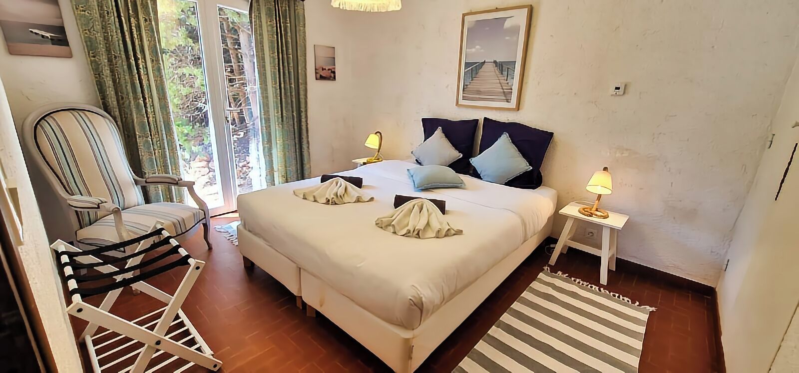 4 chambres, fer et planche à repasser, Wi-Fi, draps fournis