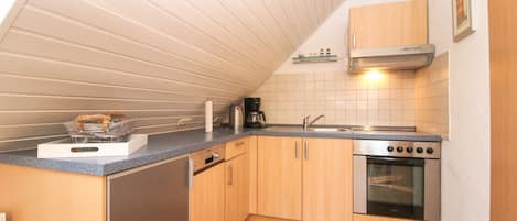 Fridge, oven, stovetop, dishwasher