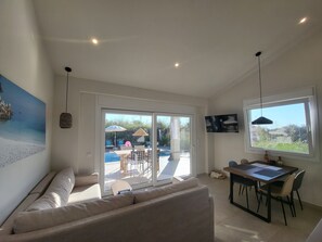 Smart TV, table tennis - New holiday home with large terrace and private swimming pool (Golden Beach / Potamia)