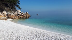On the beach, sun loungers - New holiday home with large terrace and private swimming pool (Golden Beach / Potamia)