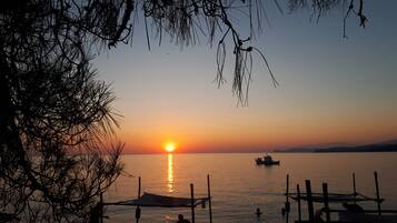 Na praia, espreguiçadeiras