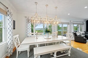 Dining - Bonnet Shores Beach House: Recently Renovated and Tastefully Furnished Getaway (Narragansett)