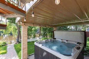 Bain à remous extérieur