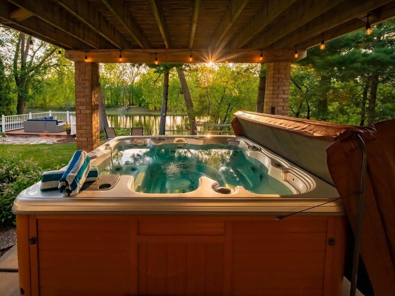 Outdoor spa tub
