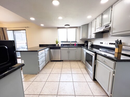 Retreat - Lake Powell - Antelope Canyon - Horseshoe Bend - Lots of boat parking!