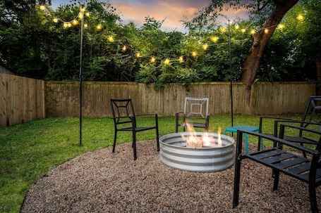 Property grounds. Close to Butler Uni:Cozy Home,Firepit,Free Parking
