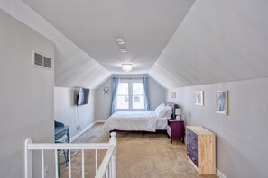 3 Schlafzimmer, Schreibtisch, Bügeleisen/Bügelbrett, Reisekinderbett