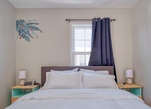 3 bedrooms, desk, iron/ironing board, travel crib