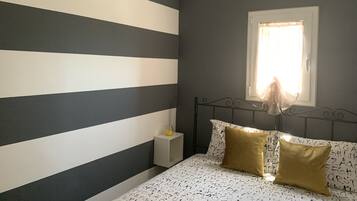 2 makuuhuonetta, silitysrauta/-lauta, vauvan matkasänky, ilmainen Wi-Fi