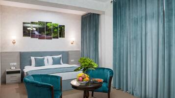 Kamar Double Deluks, Bebas Asap Rokok | Seprai premium, brankas, meja kerja, dan ruang kerja ramah laptop