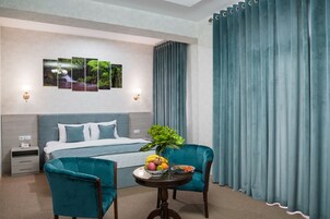 Kahden hengen deluxe-huone, tupakointi kielletty | Ylelliset vuodevaatteet, tallelokero huoneessa, työpöytä