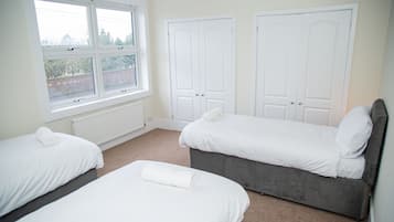 3 bedrooms, iron/ironing board, WiFi, bed sheets