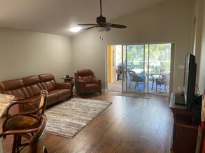 Interior - 4 Bedroom house with a heated pool on a public golf course (Palmetto)