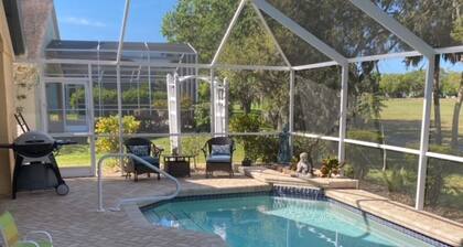 4 Bedroom house with a heated pool on a public golf course