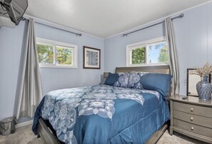 3 bedrooms, travel cot, free WiFi, bed sheets