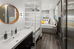 1 chambre, fer et planche Ă repasser, Wi-Fi, draps fournis
