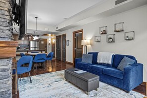 TV, fireplace, stereo