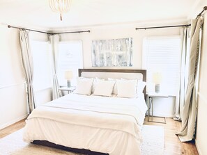 5 bedrooms, desk, iron/ironing board, travel crib