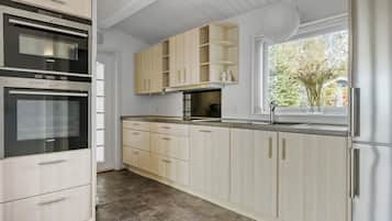 Fridge, stovetop, dishwasher, coffee/tea maker