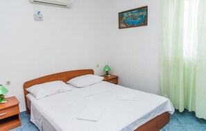 1 bedroom, free WiFi, bed sheets