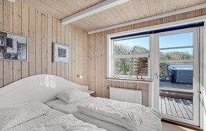 4 عدّة غرف نوم وسرير سفر وواي فاي مجانًا