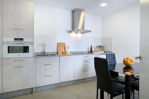 Refrigerador, microondas, horno y lavavajillas