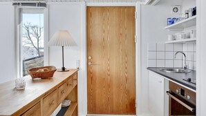 Kaffetrakter/tekoker, kjøleskap, ovn og kokeplater