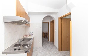 Fridge, stovetop