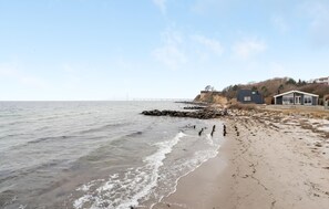 Nær stranden og fisking