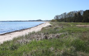 Beach nearby, fishing - Gorgeous home in Löttorp with WiFi (Löttorp)