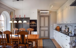 Fridge, microwave, dishwasher, coffee/tea maker