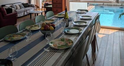 Belle maison avec piscine chauffée dans quartier prisé