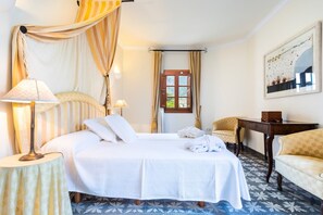 9 bedrooms, iron/ironing board, travel cot, WiFi - CA NA PATI - Large house in Soller with private pool and large garden. (Sóller)