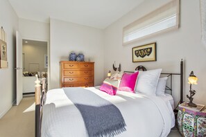 2 bedrooms, desk, iron/ironing board, free WiFi