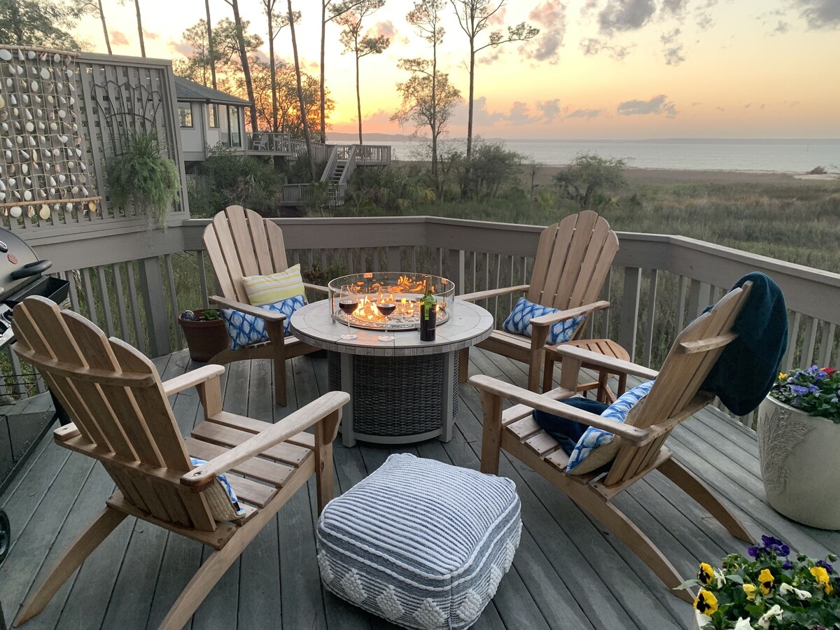 Open Water views at Siren's Lookout with 180 Degrees of Floor to Ceiling windows