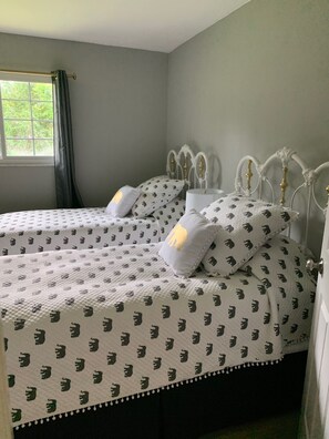3 bedrooms, iron/ironing board, free WiFi, bed sheets