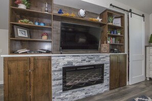 Interior - The Bird House of Frederick with Open Space & Lake Views! (Frederick)