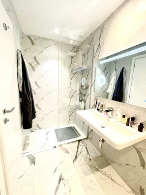 Douche, bidet