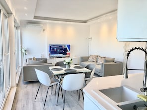 Interior - Sunny Green Beach (Durrës)