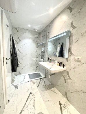 Douche, bidet